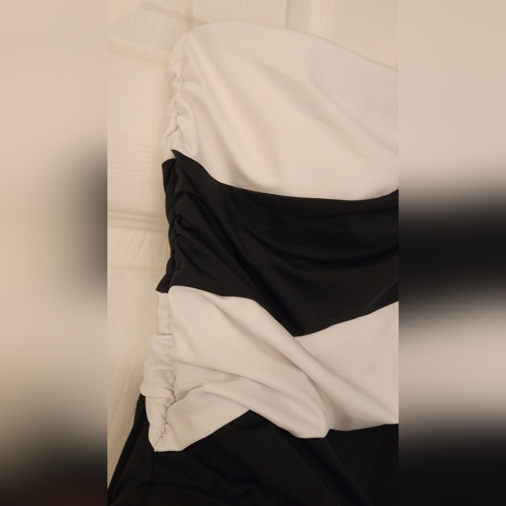 LA BLANCA Island Goddess Shirred One Shoulder One Piece Black/White Size 8 - Picture 8 of 12